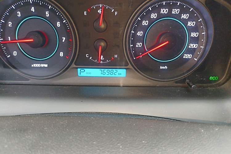 Used Chevrolet Captiva 2014 2.4L 4x4 Flagship Edition 7 Seats Odometer Close Up