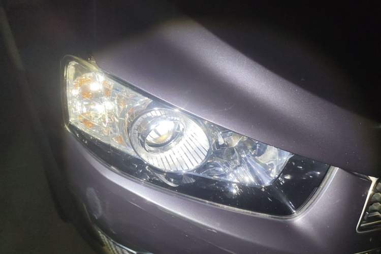 Used Chevrolet Captiva 2014 2.4L 4x4 Flagship Edition 7 Seats Right Front Headlight