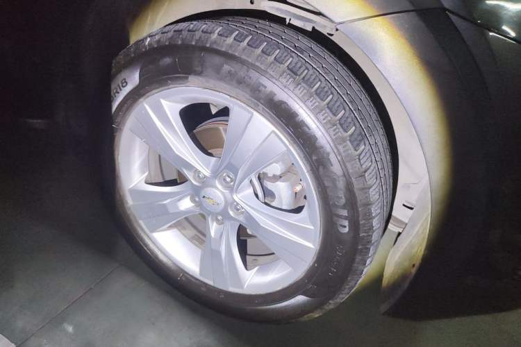 Used Chevrolet Captiva 2014 2.4L 4x4 Flagship Edition 7 Seats Right Front Wheel Hub