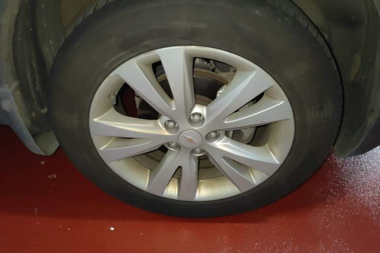 Used Chevrolet Captiva 2014 2.4L 4x4 Flagship Edition 7 Seats Right Front Wheel Hub