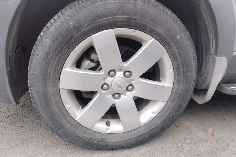 Used Chevrolet Captiva 2014 2.4L Two-Wheel Drive City Edition 5 Seats Right Front Wheel Hub