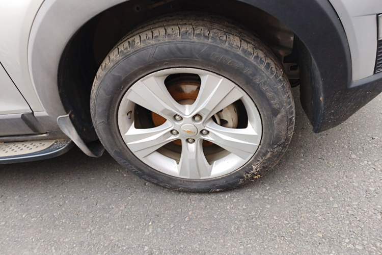Used Chevrolet Captiva 2014 2.4L 4x4 Flagship Edition 7 Seats Right Front Wheel Hub
