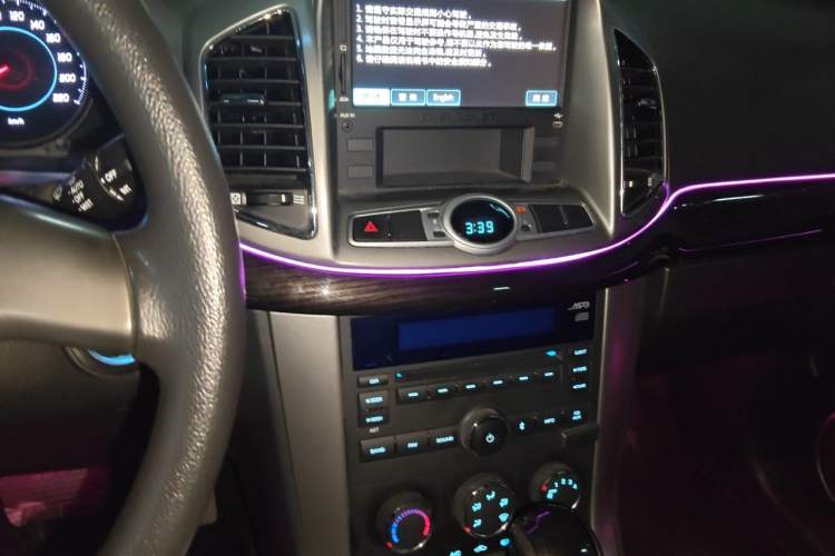 Used Chevrolet Captiva 2014 2.4L Two-Wheel Drive Urban Version 7 Seats Audio And AC Panel