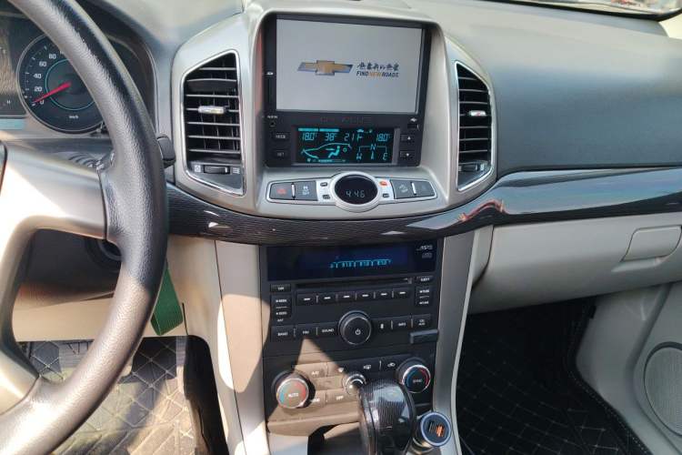 Used Chevrolet Captiva 2014 2.4L 4x4 Luxury Edition 5 Seats Audio And AC Panel