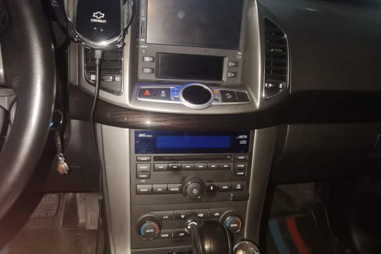 Used Chevrolet Captiva 2014 2.4L 4x4 Flagship Edition 7 Seats Audio And AC Panel