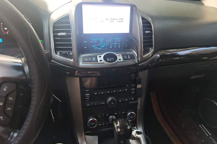 Used Chevrolet Captiva 2014 2.4L 4x4 Flagship Edition 7 Seats Audio And AC Panel