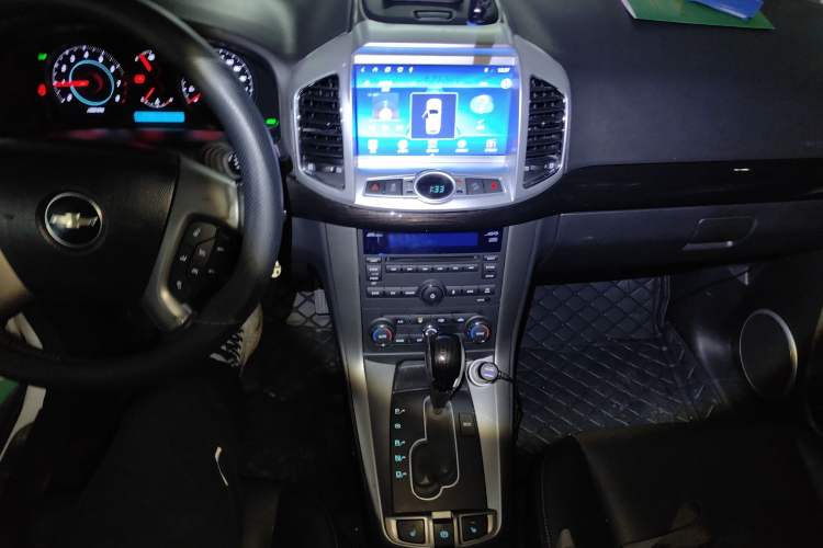 Used Chevrolet Captiva 2014 2.4L 4x4 Flagship Edition 7 Seats Audio And AC Panel