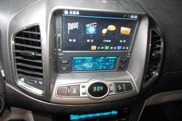 Used Chevrolet Captiva 2014 2.4L 4x4 Luxury Edition 5 Seats Audio And AC Panel
