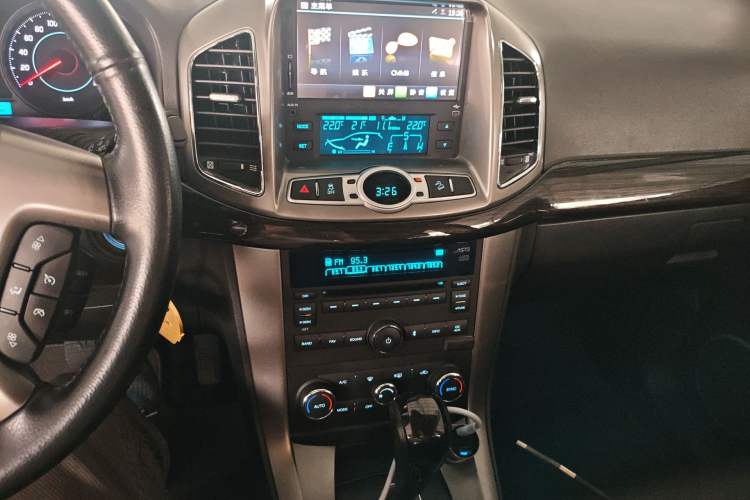 Used Chevrolet Captiva 2014 2.4L 4x4 Flagship Edition 7 Seats Audio And AC Panel