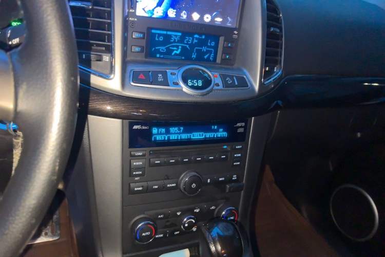 Used Chevrolet Captiva 2014 2.4L 4x4 Flagship Edition 7 Seats Audio And AC Panel