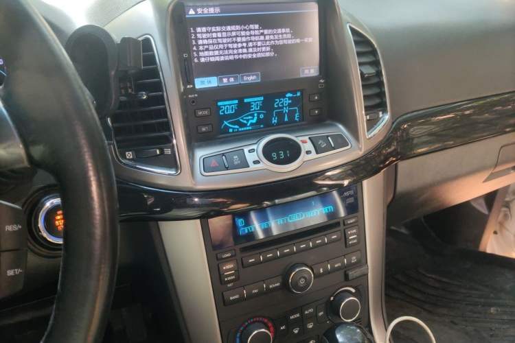 Used Chevrolet Captiva 2014 2.4L 4x4 Flagship Edition 7 Seats Audio And AC Panel