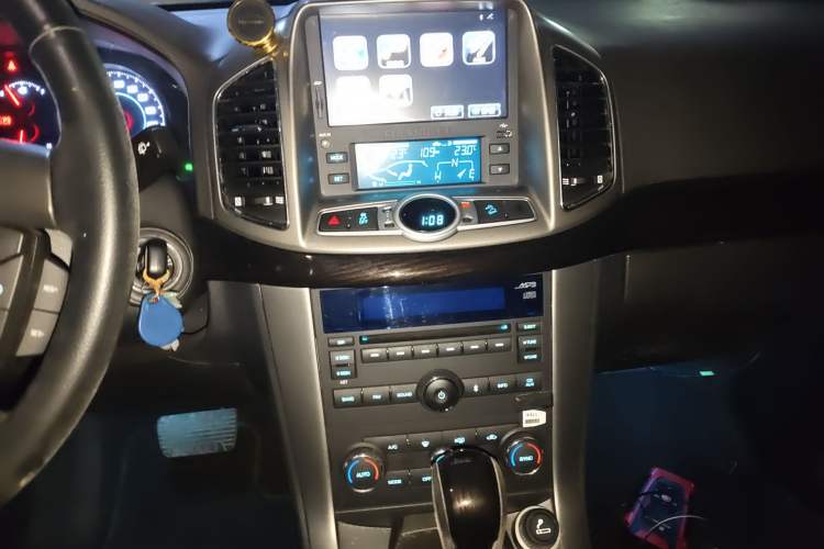 Used Chevrolet Captiva 2014 2.4L 4x4 Flagship Edition 7 Seats Audio And AC Panel