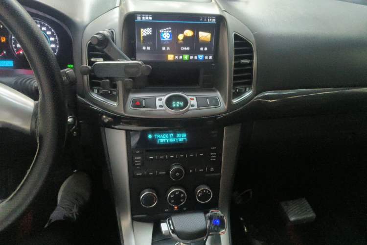Used Chevrolet Captiva 2014 2.4L Two-Wheel Drive Urban Version 7 Seats Audio And AC Panel