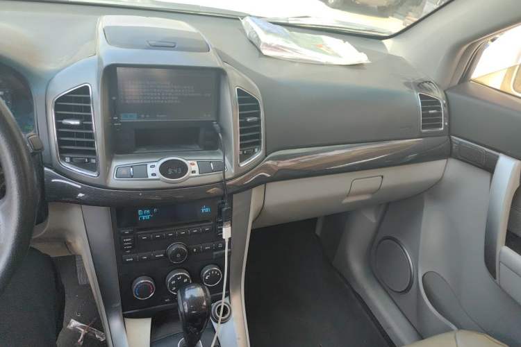 Used Chevrolet Captiva 2014 2.4L Two-Wheel Drive City Edition 5 Seats Audio And AC Panel