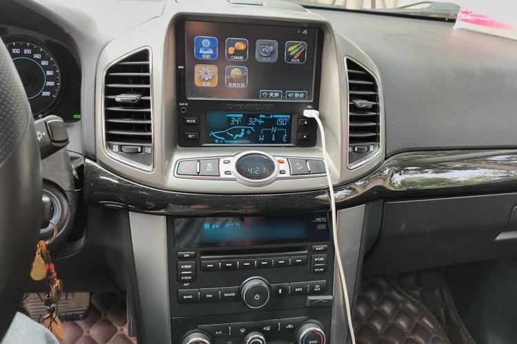 Used Chevrolet Captiva 2014 2.4L 4x4 Flagship Edition 7 Seats Audio And AC Panel