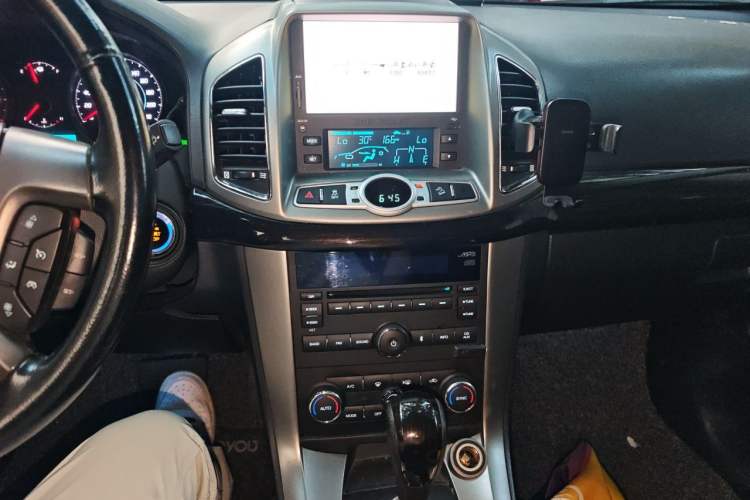 Used Chevrolet Captiva 2014 2.4L 4x4 Flagship Edition 7 Seats Audio And AC Panel