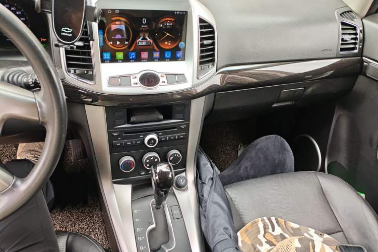 Used Chevrolet Captiva 2014 2.4L Two-Wheel Drive Urban Version 7 Seats Audio And AC Panel