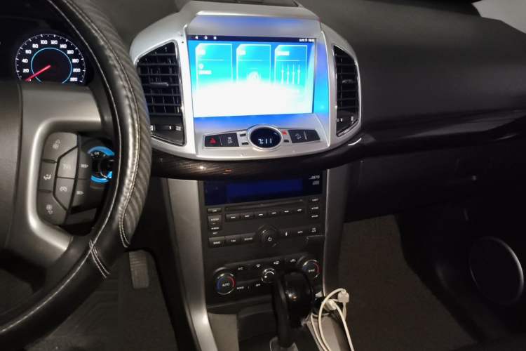 Used Chevrolet Captiva 2014 2.4L 4x4 Flagship Edition 7 Seats Audio And AC Panel