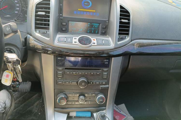 Used Chevrolet Captiva 2014 2.4L 4x4 Flagship Edition 7 Seats Audio And AC Panel