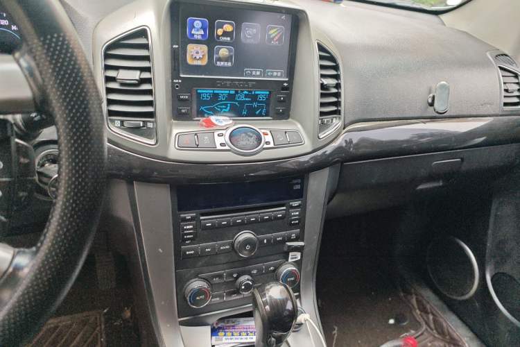 Used Chevrolet Captiva 2014 2.4L 4x4 Flagship Edition 7 Seats Audio And AC Panel