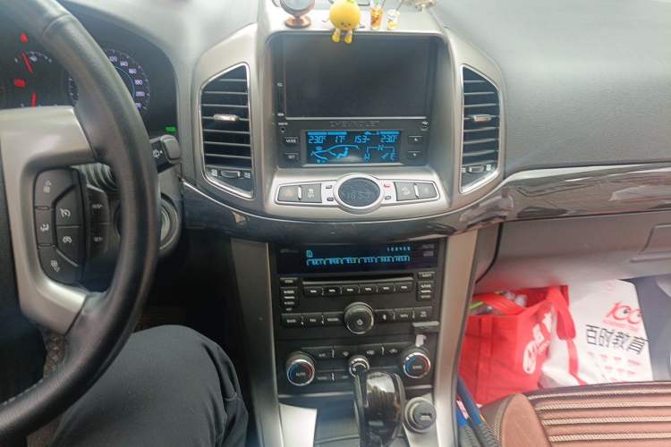 Used Chevrolet Captiva 2014 2.4L 4x4 Flagship Edition 7 Seats Audio And AC Panel