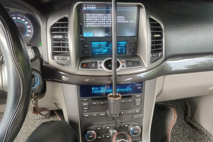 Used Chevrolet Captiva 2014 2.4L 4x4 Luxury Edition 5 Seats Audio And AC Panel