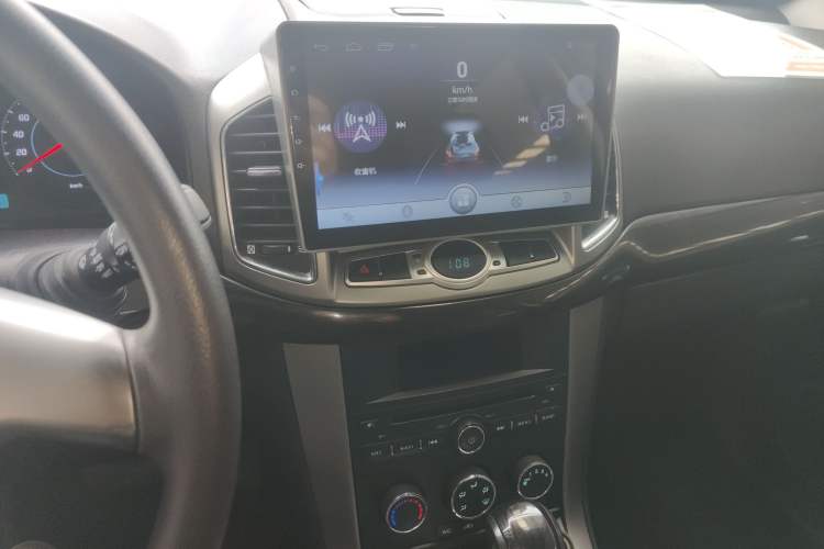 Used Chevrolet Captiva 2014 2.4L Two-Wheel Drive Urban Version 7 Seats Audio And AC Panel