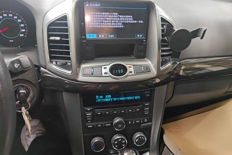 Used Chevrolet Captiva 2014 2.4L Two-Wheel Drive Urban Version 7 Seats Audio And AC Panel