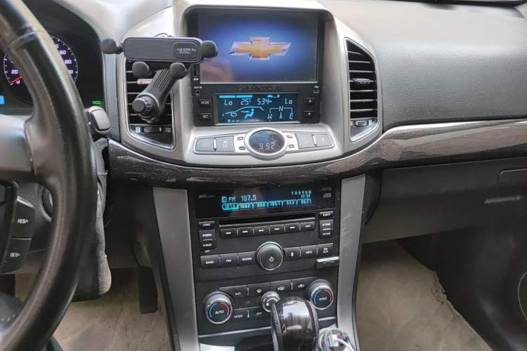 Used Chevrolet Captiva 2014 2.4L 4x4 Flagship Edition 7 Seats Audio And AC Panel