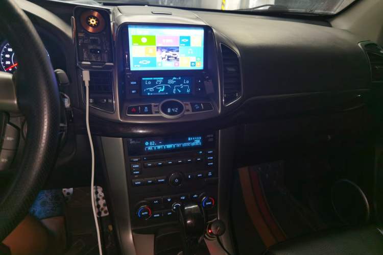 Used Chevrolet Captiva 2014 2.4L 4x4 Flagship Edition 7 Seats Audio And AC Panel
