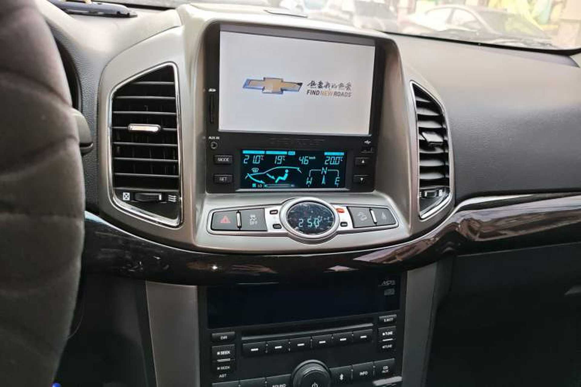 Used Chevrolet Captiva 2014 2.4L 4x4 Flagship Edition 7 Seats Audio And AC Panel
