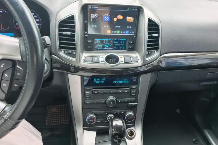 Used Chevrolet Captiva 2014 2.4L 4x4 Flagship Edition 7 Seats Audio And AC Panel
