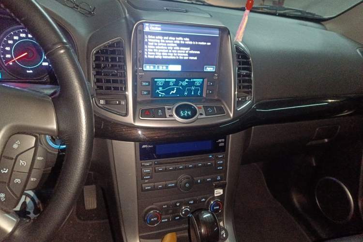 Used Chevrolet Captiva 2014 2.4L 4x4 Flagship Edition 7 Seats Audio And AC Panel