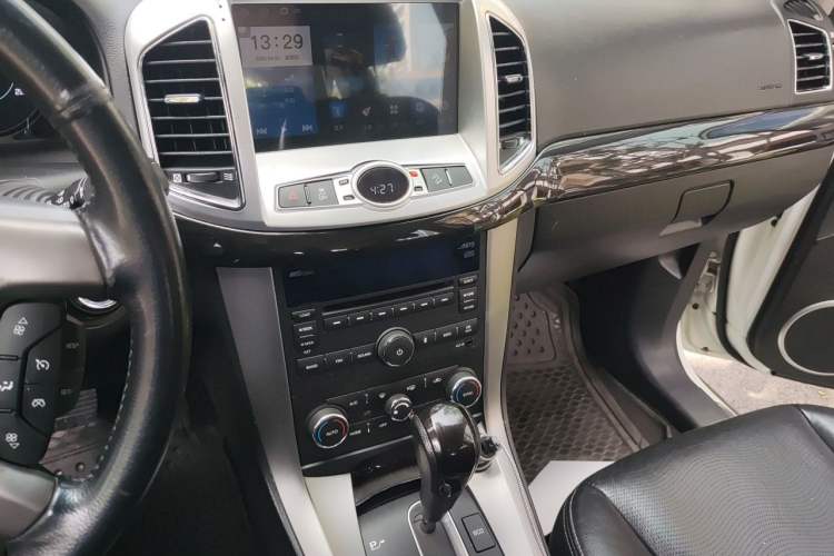 Used Chevrolet Captiva 2014 2.4L 4x4 Flagship Edition 7 Seats Audio And AC Panel