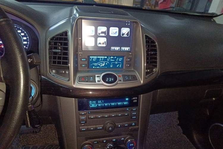 Used Chevrolet Captiva 2014 2.4L 4x4 Flagship Edition 7 Seats Audio And AC Panel