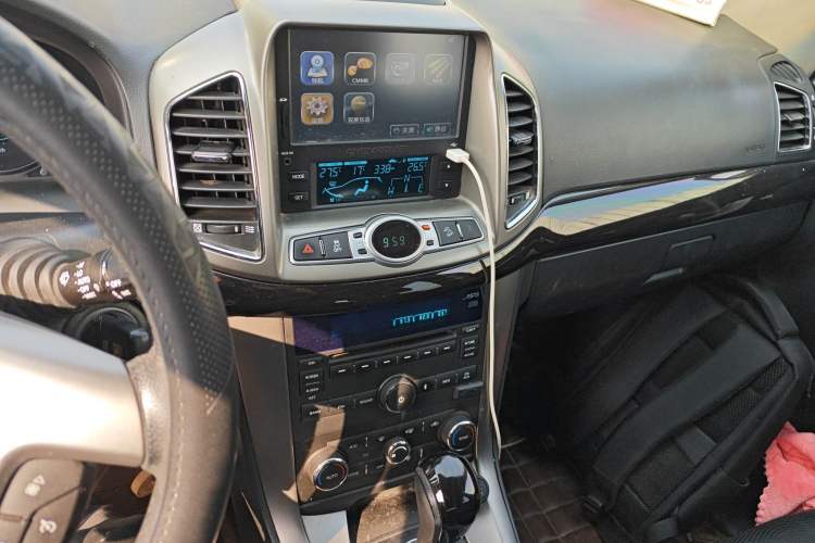 Used Chevrolet Captiva 2014 2.4L 4x4 Flagship Edition 7 Seats Audio And AC Panel