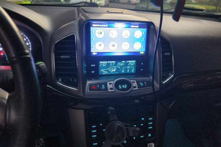 Used Chevrolet Captiva 2014 2.4L 4x4 Flagship Edition 7 Seats Audio And AC Panel