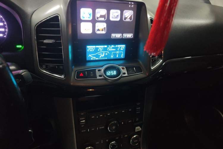 Used Chevrolet Captiva 2014 2.4L 4x4 Flagship Edition 7 Seats Audio And AC Panel