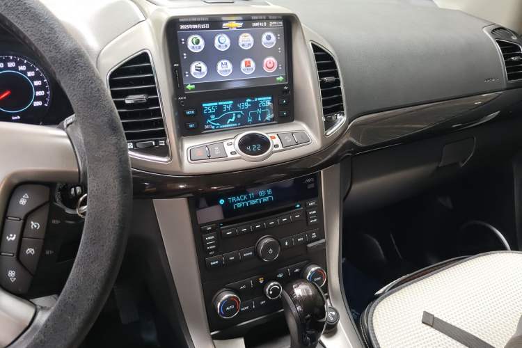 Used Chevrolet Captiva 2014 2.4L 4x4 Flagship Edition 7 Seats Audio And AC Panel
