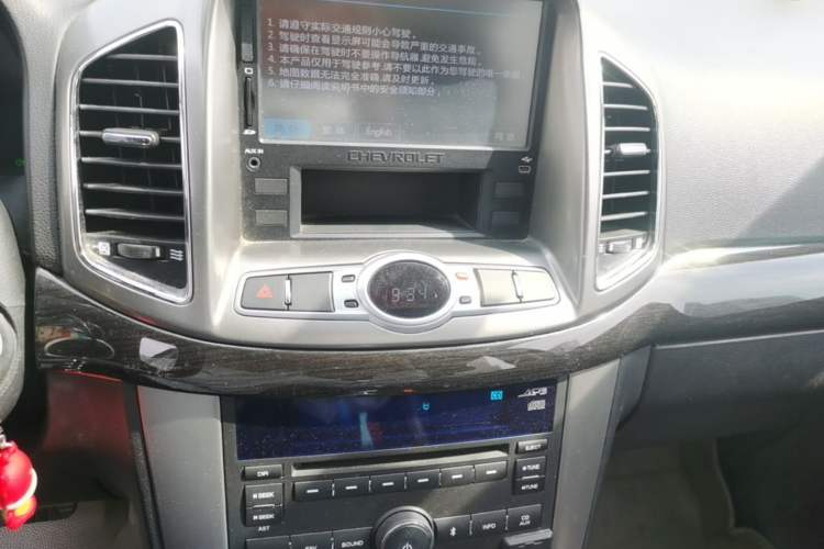 Used Chevrolet Captiva 2014 2.4L Two-Wheel Drive Urban Version 7 Seats Audio And AC Panel
