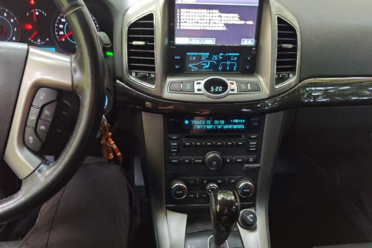 Used Chevrolet Captiva 2014 2.4L 4x4 Flagship Edition 7 Seats Audio And AC Panel