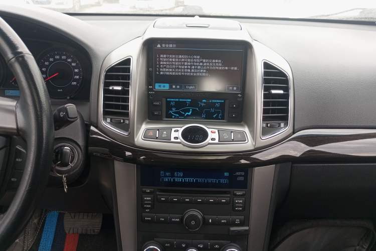 Used Chevrolet Captiva 2014 2.4L 4x4 Flagship Edition 7 Seats Audio And AC Panel