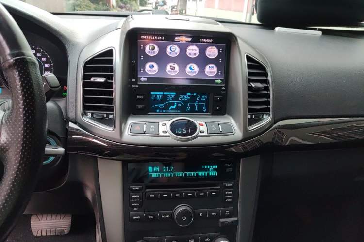 Used Chevrolet Captiva 2014 2.4L 4x4 Flagship Edition 7 Seats Audio And AC Panel