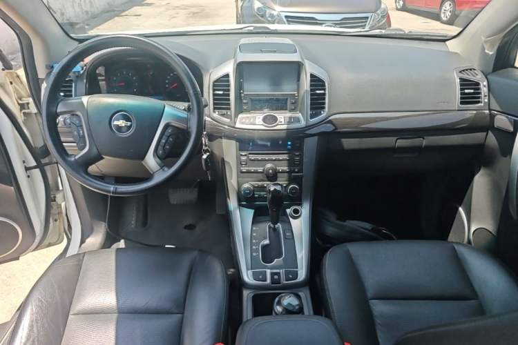 Used Chevrolet Captiva 2014 2.4L 4x4 Flagship Edition 7 Seats Center Console