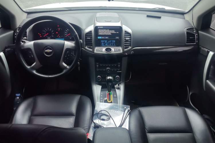 Used Chevrolet Captiva 2014 2.4L 4x4 Flagship Edition 7 Seats Center Console
