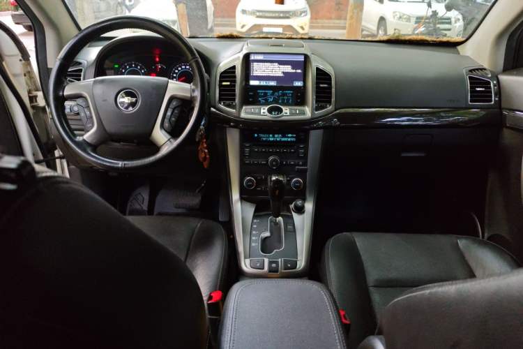 Used Chevrolet Captiva 2014 2.4L 4x4 Flagship Edition 7 Seats Center Console