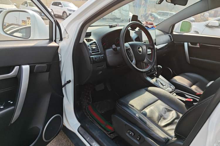 Used Chevrolet Captiva 2014 2.4L Two-Wheel Drive Urban Version 7 Seats Driver Seat