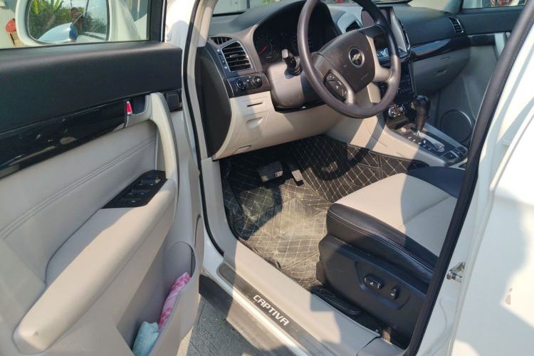 Used Chevrolet Captiva 2014 2.4L 4x4 Luxury Edition 5 Seats Driver Seat