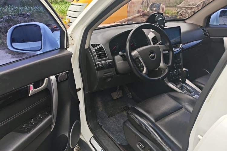 Used Chevrolet Captiva 2014 2.4L Two-Wheel Drive Urban Version 7 Seats Driver Seat
