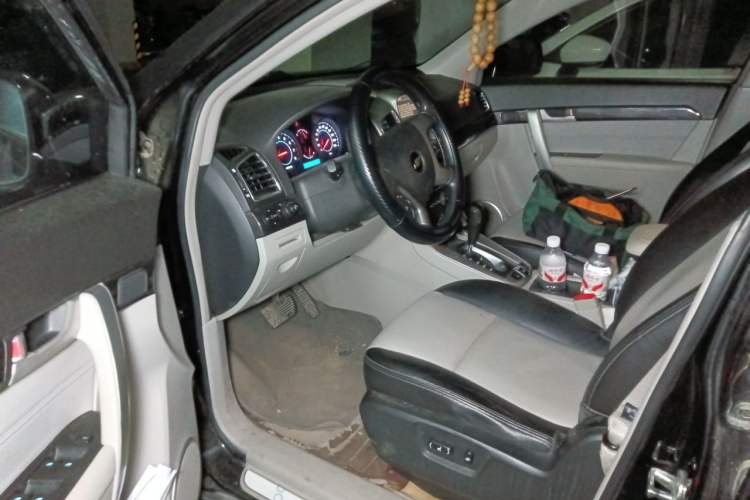 Used Chevrolet Captiva 2014 2.4L 4x4 Luxury Edition 5 Seats Driver Seat